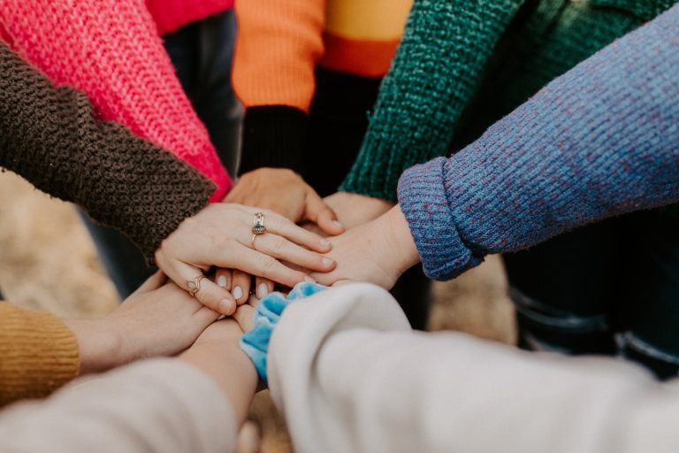 Building Trust in Online Community Platforms